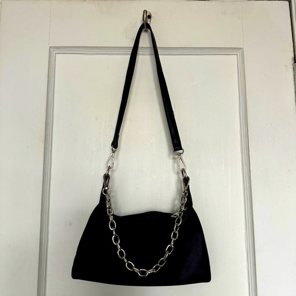 Women’s L.A. Express Small Shoulder Bag With Metal Chain | Black Leather - Picture 1 of 3